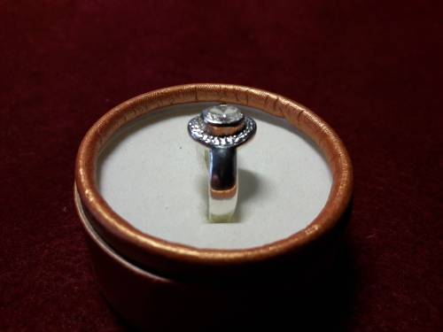 BEAUTIFUL SOLID GENUINE STERLING SILVER RING IN PERFECT CONDITION