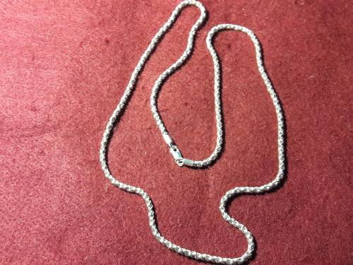 LOVELY SOLID GENUINE STERLING SILVER NECKLACE WITH ITALIAN CLASP IN PERFECT CONDITION