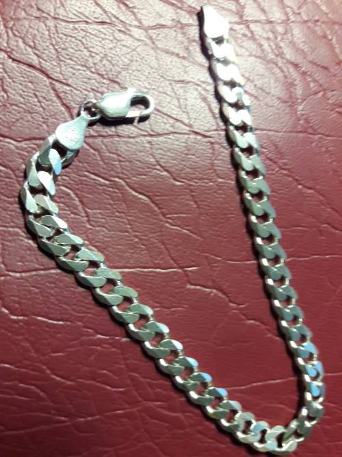 LOVELY SOLID GENUINE STERLING SILVER BRACELET WITH ITALIAN CLASP IN EXCELLENT CONDITION