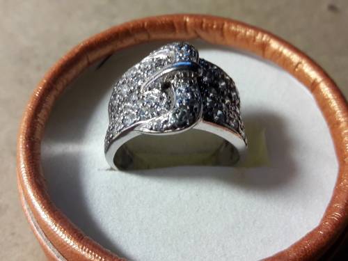LOVELY SOLID GENUINE STERLING SILVER RING IN EXCELLENT CONDITION.
