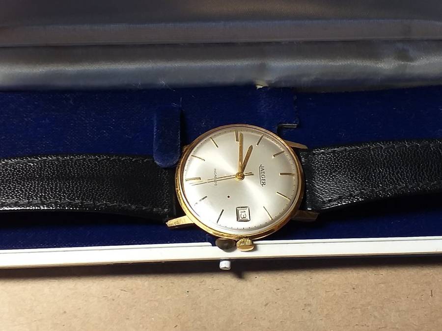 LOVELY VINTAGE GENUINE 18 ct GOLD JAEGER MENS WATCH WITH LEATHER STRAP IN GOOD WORKING ORDER