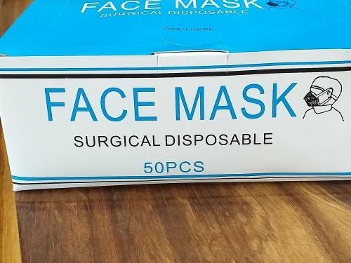 BOX OF 50 SURGICAL DISPOSABLE FACE MASKS WITHOUT GLASS FIBRES [Bid per mask to take 50]