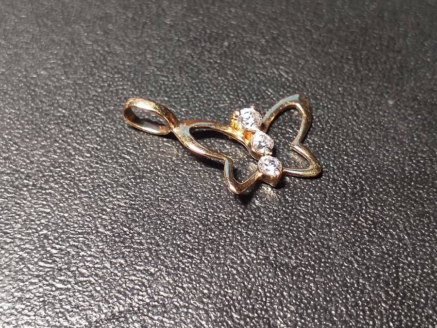 LOVELY SOLID GENUINE 9 ct GOLD PENDANT IN EXCELLENT CONDITION