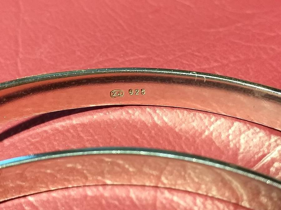 2 x LOVELY GENUINE SOLID STERLING SILVER BANGELS IN EXCELLENT CONDITION [35 g]