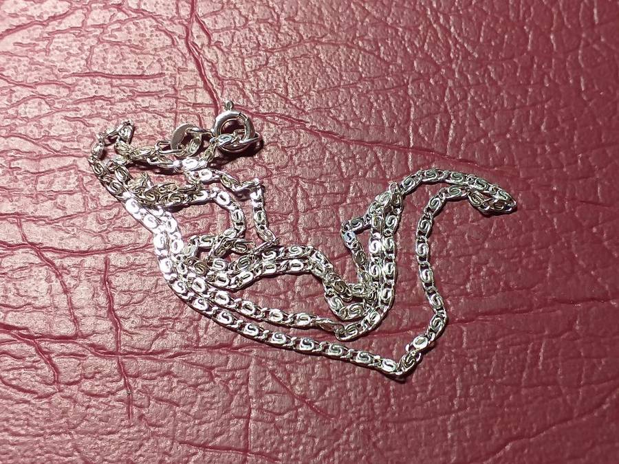 LOVELY GENUINE SOLID STERLING SILVER NECKLACE IN EXCELENT CONDITION