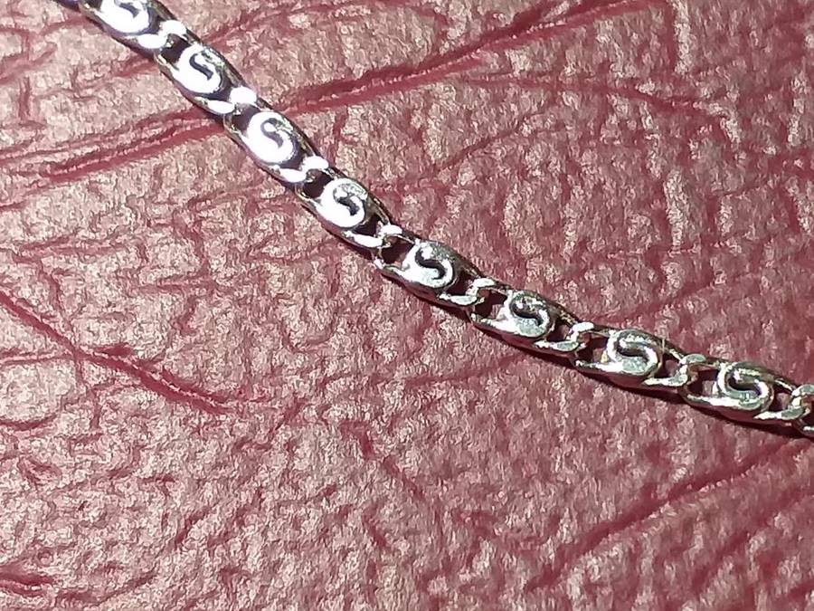 LOVELY GENUINE SOLID STERLING SILVER NECKLACE IN EXCELENT CONDITION