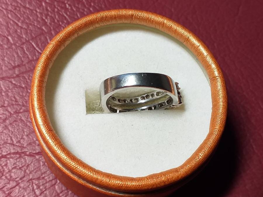 LOVELY GENUINE SOLID STERLING SILVER RING IN EXCELLENT CONDITION
