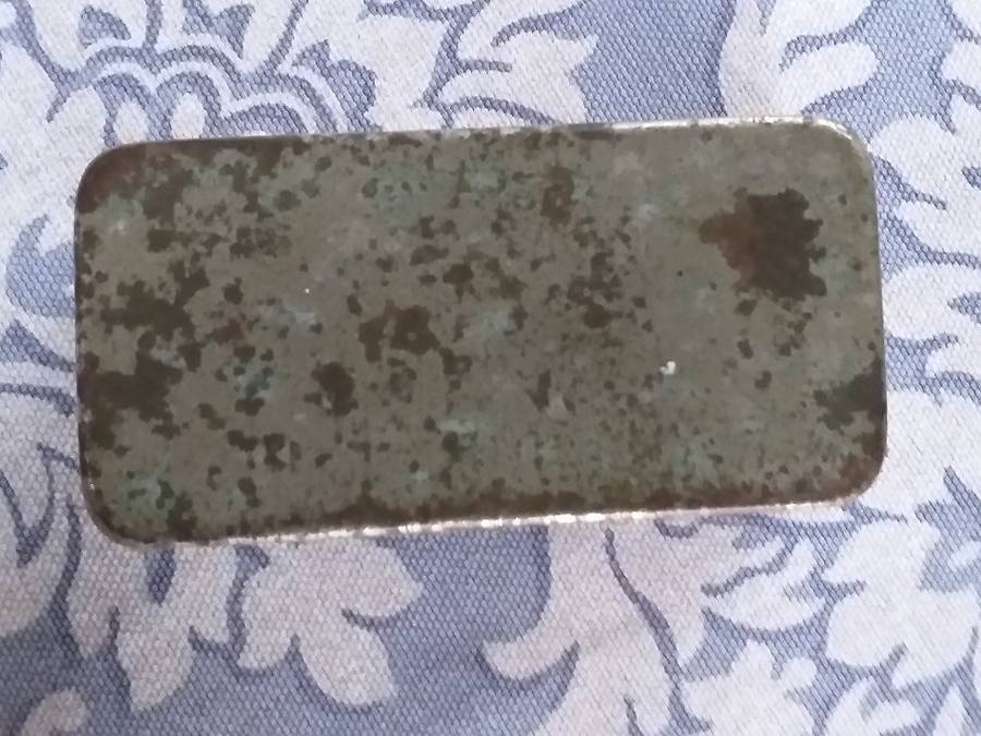 VINTAGE SYRIINGE IN ORIGINAL METAL HOLDER - MADE IN ENGLAND - A relist.
