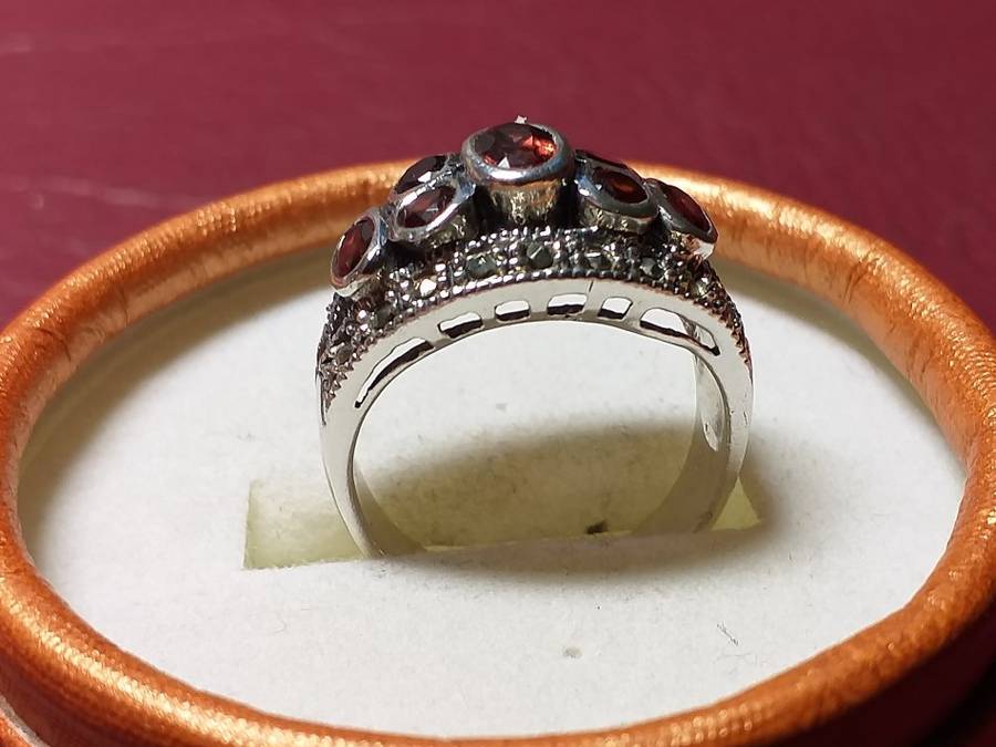 LOVELY GENUINE SOLID STERLING SILVER VINTAGE RING WITH MARCASITE IN EXCELLENT CONDITION