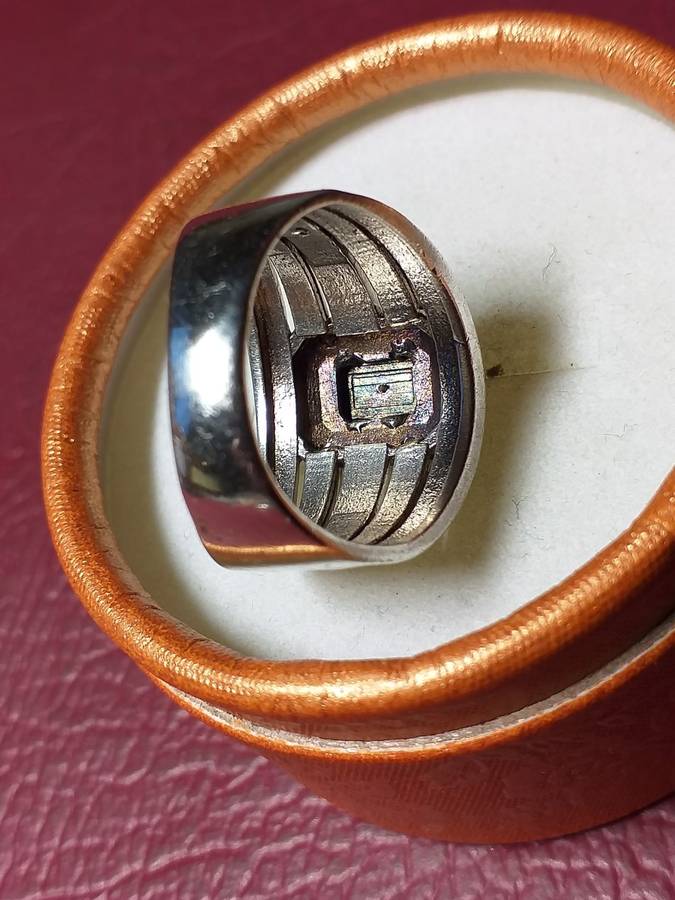 LOVELY GENUINE SOLID STERLING SILVER RING WITH 9 ct GOLD INLAYS