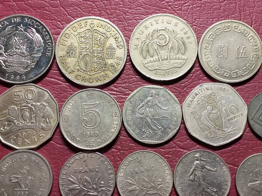 A LOT OF 19 INTERNATIONAL COINS - [Bid per coin to take all]