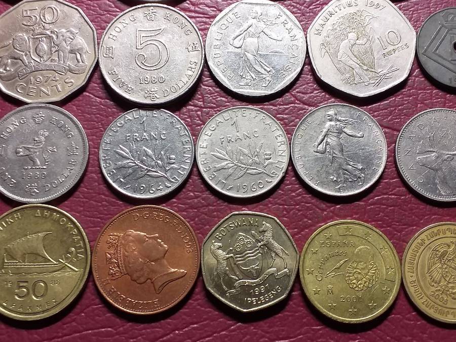 A LOT OF 19 INTERNATIONAL COINS - [Bid per coin to take all]