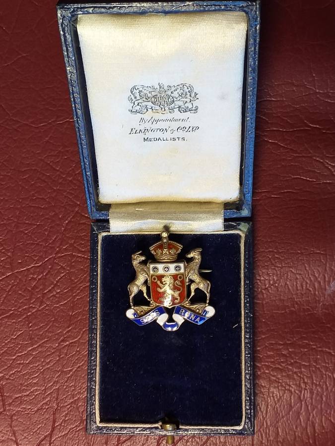 LOVELY STERLING SILVER MEDALL IN ORIGINAL BOX - [10,2 g]