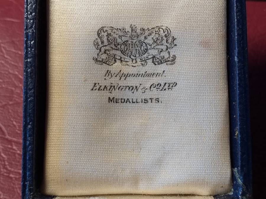 LOVELY STERLING SILVER MEDALL IN ORIGINAL BOX - [10,2 g]
