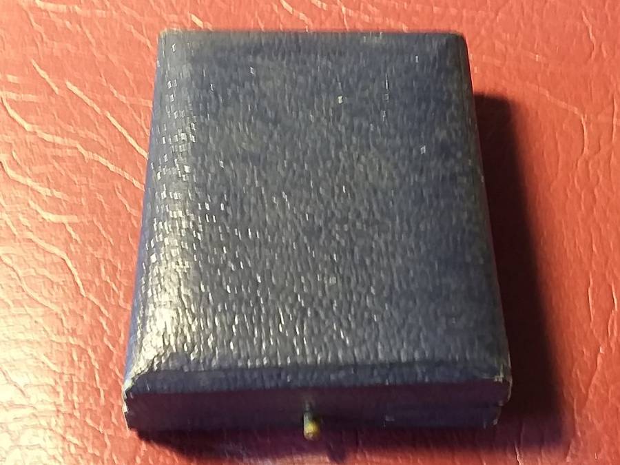 LOVELY STERLING SILVER MEDALL IN ORIGINAL BOX - [10,2 g]