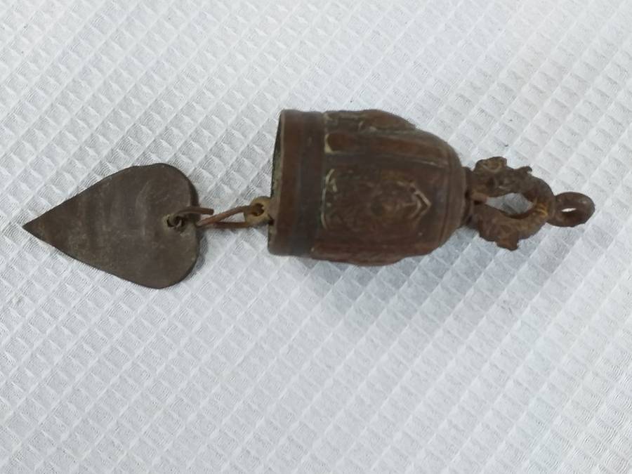 SMALL VINTAGE BRASS HANGING BELL - [L = 70 mm]