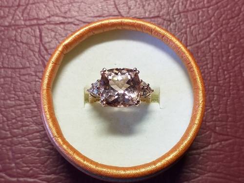 LOVELY GENUINE SOLID 18 ct ROSE GOLD RING WITH MORGANITE AND DIAMONDS WITH VALUATION CERTIFICATE
