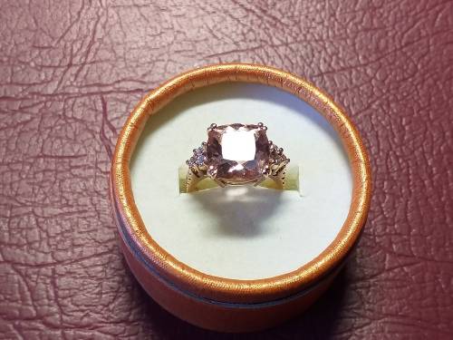 LOVELY GENUINE SOLID 18 ct ROSE GOLD RING WITH MORGANITE AND DIAMONDS WITH VALUATION CERTIFICATE