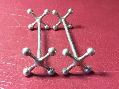 A SET OF VINTAGE KNIFE RESTS - [75 mm]