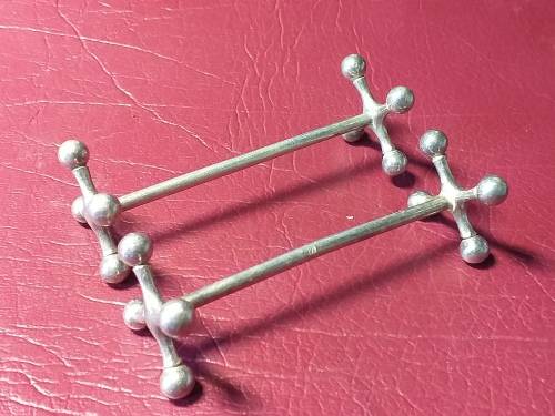 A SET OF VINTAGE KNIFE RESTS - [75 mm]