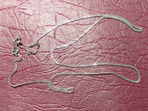 LOVELY GENUINE SOLID STERLING SILVER NECKLACE IN PRESTINE CONDITION