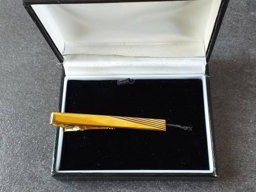 LOVELY TIE CLIP IN EXCELLENT CONDITION