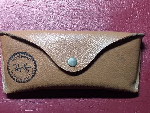 GENUINE RAYBAN SUNGLASSES HOLDER IN VERY GOOD CONDITION