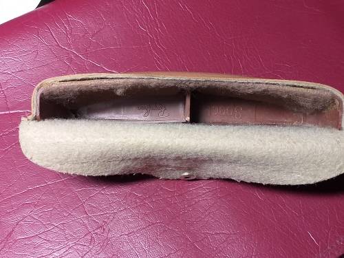 GENUINE RAYBAN SUNGLASSES HOLDER IN VERY GOOD CONDITION