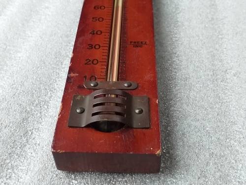 A THERMOMETER IN GOOD WORKING CONDITION - [L  21,5 cm]