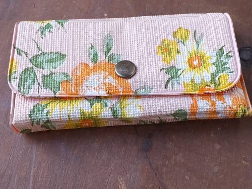 VINTAGE MANICURE MIRROR SET IN ORIGINAL BOX IN VERY GOOD CONDITION