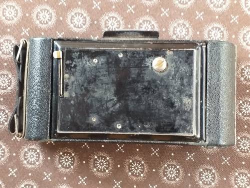 VINTAGE KODAK BROWNIE CAMERA - [AS IS]