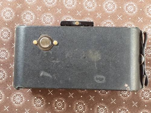 VINTAGE KODAK BROWNIE CAMERA - [AS IS]