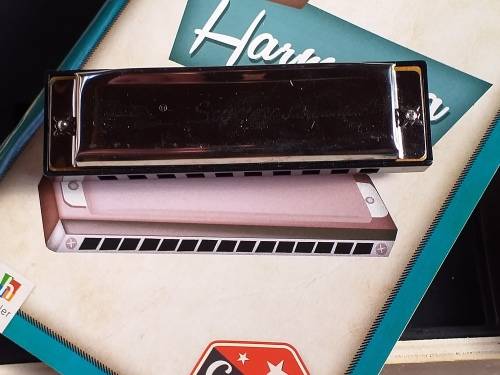 GENUINE QUALITY HARMONICA IN ORIGINAL BOX - EXCELLENT CONDITION