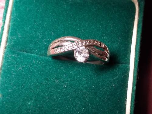 LOVELY GENUINE SOLID STERLING SILVER RING - ONE STONE MISSING - [2,7 g]