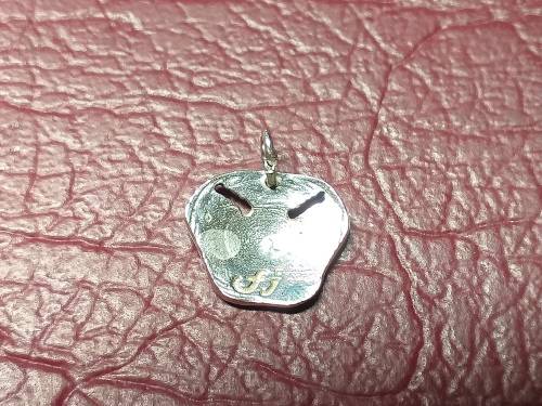 LOVELY GENUINE SOLID STERLING SILVER CHARM IN EXCELLENT CONDITION - [12 mm]