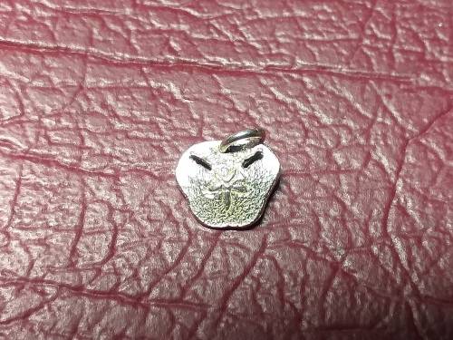 LOVELY GENUINE SOLID STERLING SILVER CHARM IN EXCELLENT CONDITION - [11 mm]