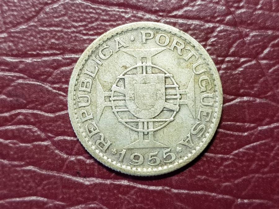 1955 MOCAMBIQUE SILVER 10 Escudos