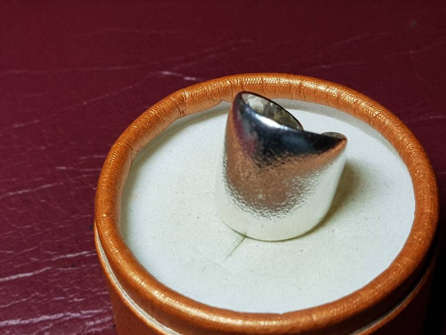 Lovely Genuine Solid Sterling Silver Ring In Good Condition - [8,2 g]