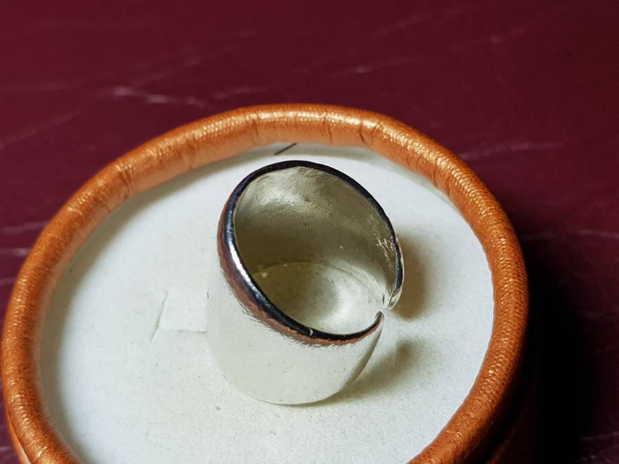 Lovely Genuine Solid Sterling Silver Ring In Good Condition - [8,2 g]