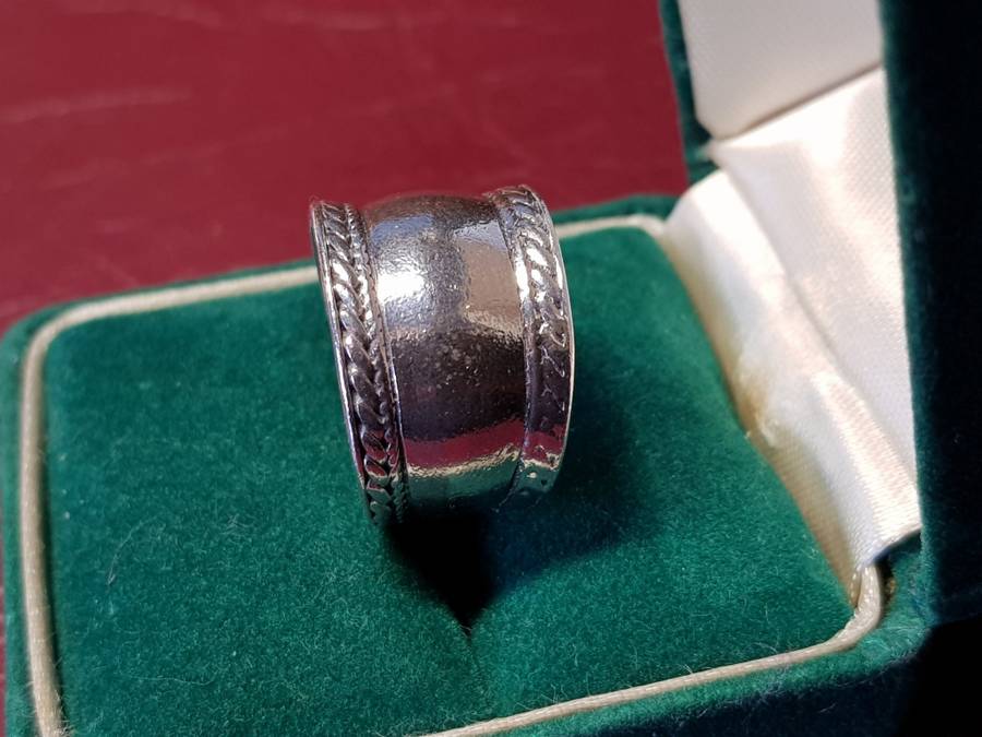 Lovely Genuine Solid Sterling Silver Ring In Very Good Condition - [6,9 g]