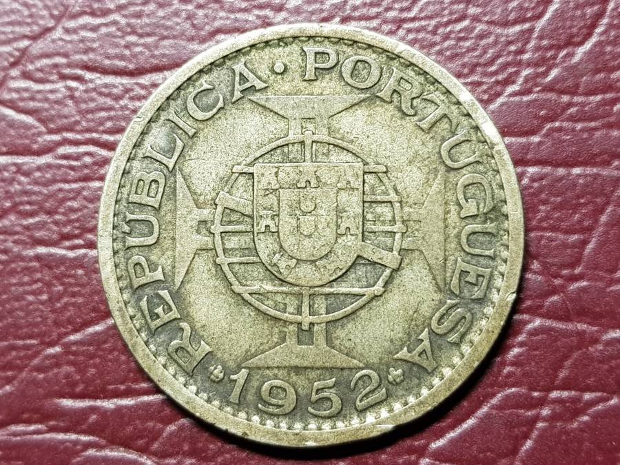 1952 Mocambique Silver 20 Escudos