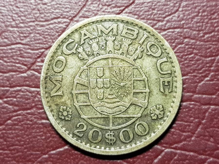 1952 Mocambique Silver 20 Escudos