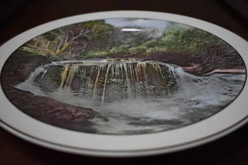 ROYAL DOULTON made in England!! The Weeping Rock, Blue MntS