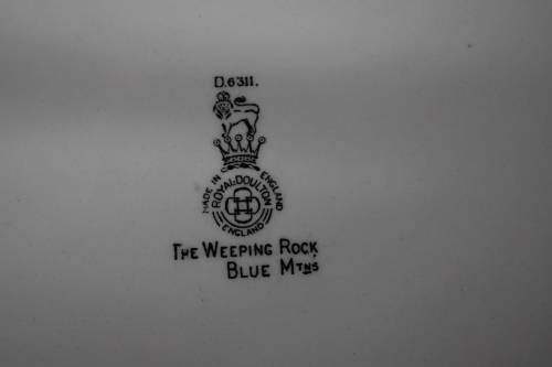 ROYAL DOULTON made in England!! The Weeping Rock, Blue MntS