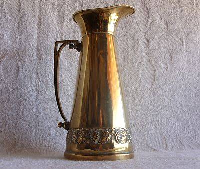 A VERY ATTRACTIVE BRASS EWER MADE IN ENGLAND - ART NOUVEAU STYLE - LOOK AT THE HANDLE , STUNNING !!