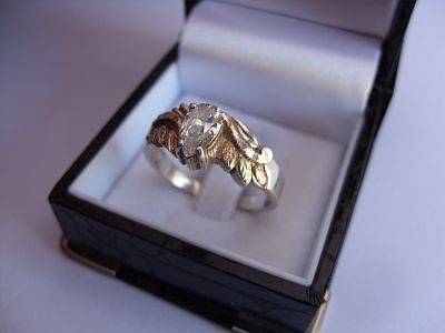SIMPLY AMAZING !!! A STERLING SILVER CZ SET RING WITH 12 CT GOLD ACCENTS - YELLOW & ROSE GOLD