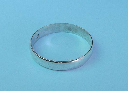 AWESOME SOLID STERLING SILVER WEDDING BAND !!! ....COMFORTABLE FIT N FEEL .....!!!
