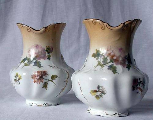 A BEAUTIFUL PAIR OF VICTORIAN ERA PORCELAIN VASES BY DOULTON BURSLEM !!! 120 YEARS OLD !!!