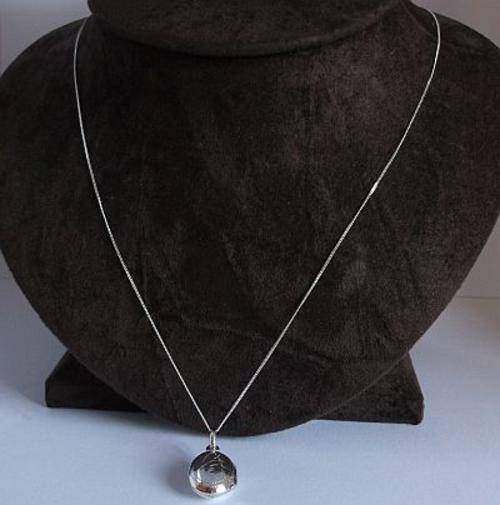 SWEET !! A LOVELY STERLING SILVER NECKLACE WITH STERLING SILVER OVAL LOCKET !!! LAST ONE !!