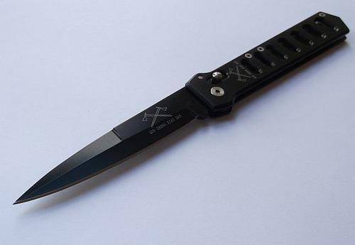 SLEEK AND STURDY GREAT QUALITY POCKET KNIFE !!! LOW !! LOW !! LOW SHIPPING FEES !!!
